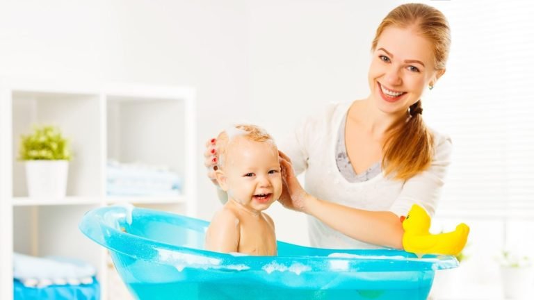 Exclusive Bathing Guide for New Parents: When to Start Bathing Your Newborn