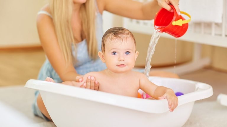 How to Create a Calming Baby Bath Routine: Expert Tips and Tricks