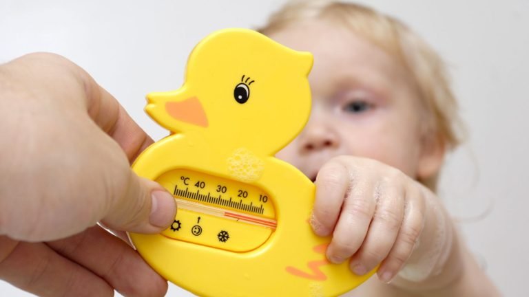 How to Use a Bath Thermometer for Babies - Baby