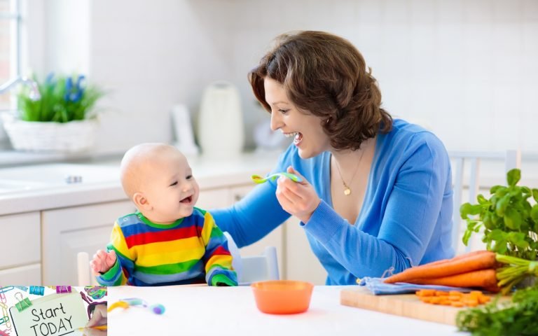 Introducing Solid Foods for Babies: A Guide for Parents