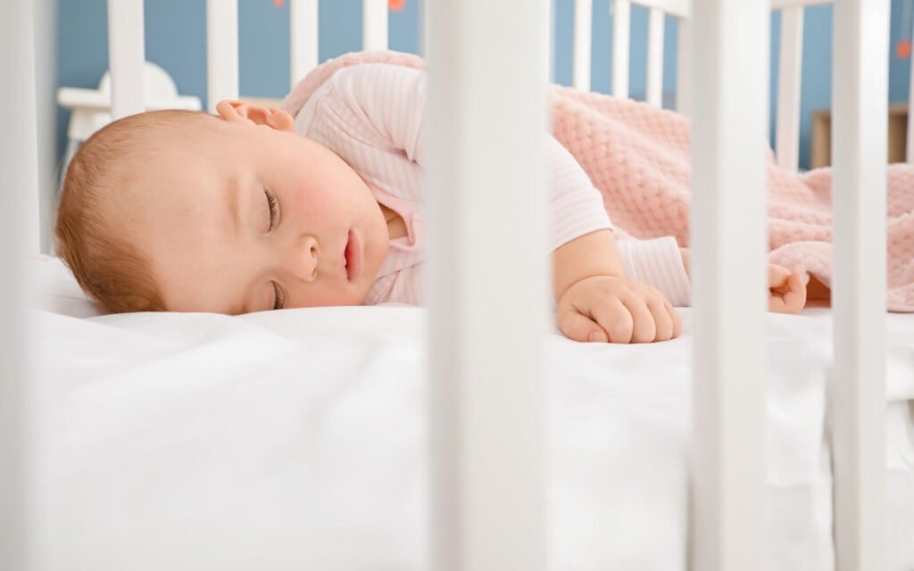 How to Help Your Baby Sleep Comfortably in the Crib